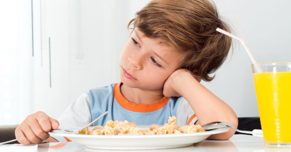 niño no quiere comer